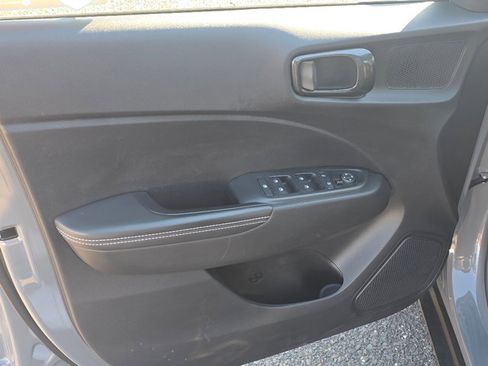 Used 2022 Hyundai Venue Limited image 31