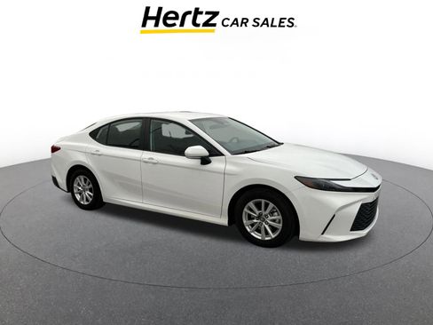 Used 2025 Toyota Camry LE image 1