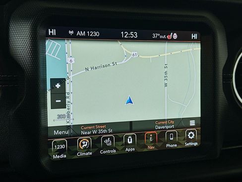 Used 2022 Jeep Wrangler Unlimited Sahara w/ Cold Weather Group image 13