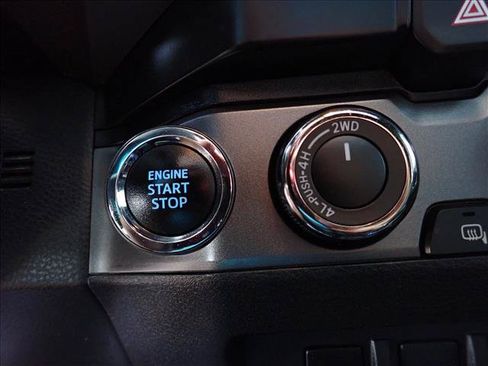 Used 2020 Toyota Tacoma TRD Off-Road w/ TRD Premium Off Road Package AWD/4WD image 22