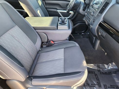 Used 2023 Nissan Titan SV image 16