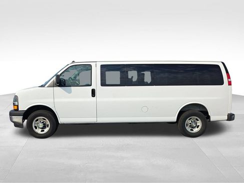 Used 2025 Chevrolet Express 3500 LT w/ LT Preferred Equipment Group RWD image 2
