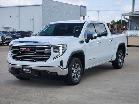 Used 2022 GMC Sierra 1500 SLT w/ SLT Convenience Package image 3