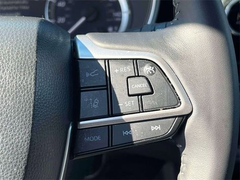 Certified 2024 Toyota Highlander XLE image 29