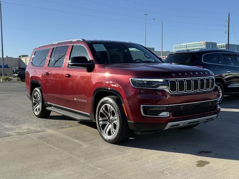 Used 2023 Jeep Wagoneer L Series II image 2