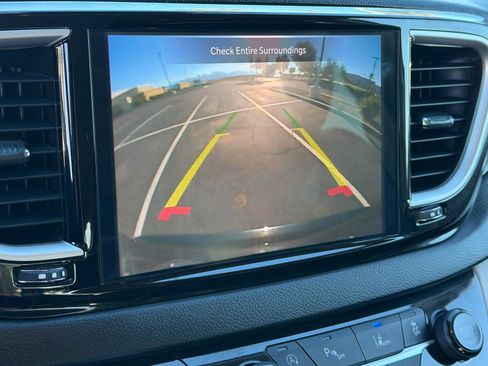 Used 2023 Chrysler Pacifica Touring-L image 25