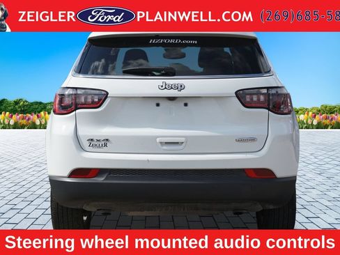 Used 2025 Jeep Compass Latitude AWD/4WD image 4