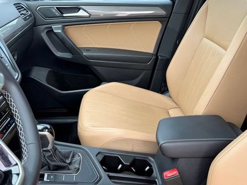 Used 2022 Volkswagen Tiguan SE FWD image 9