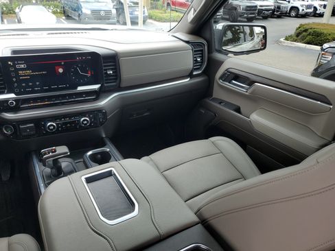 Used 2022 GMC Sierra 1500 SLT w/ SLT Premium Plus Package AWD/4WD image 18