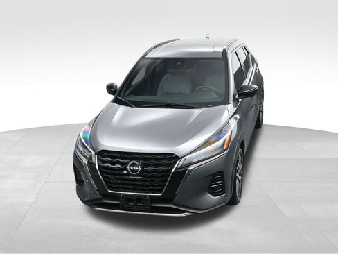 Used 2023 Nissan Kicks SR w/ SR Premium Package image 23