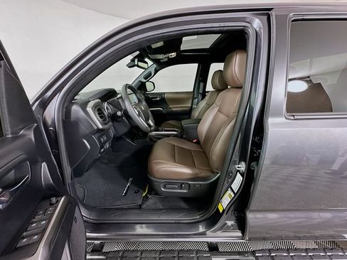 Used 2021 Toyota Tacoma Limited AWD/4WD image 22