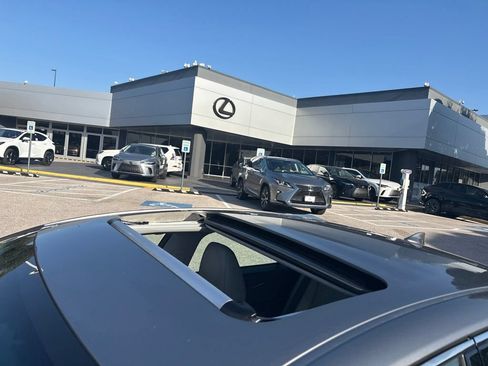 Used 2017 Lexus ES 350 w/ Luxury Package FWD image 10