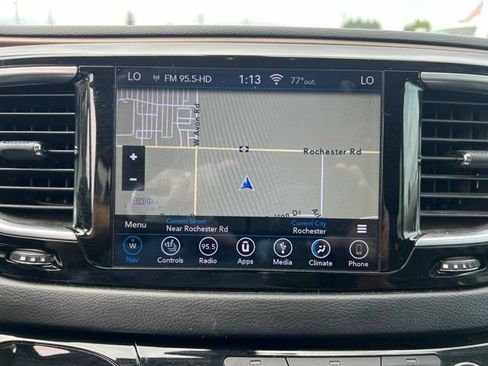 Used 2018 Chrysler Pacifica Touring-L Plus FWD image 22