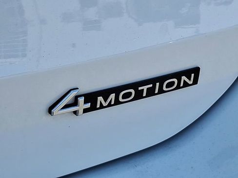 Used 2025 Volkswagen Taos SE AWD/4WD image 33