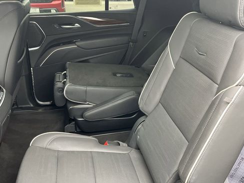 Used 2023 Cadillac Escalade Premium Luxury image 18