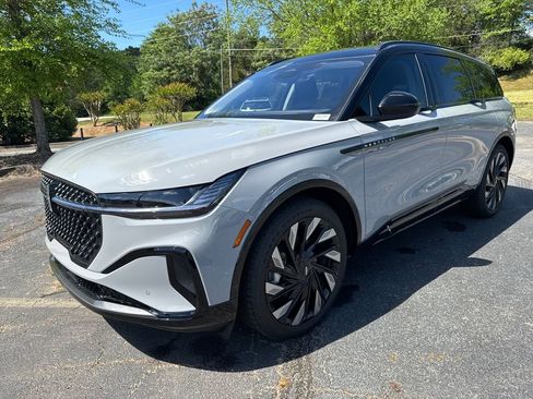 New 2026 Lincoln Nautilus Reserve image 8