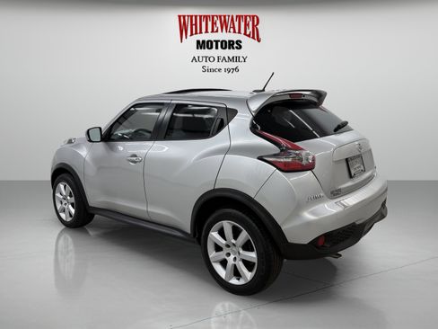 Used 2017 Nissan Juke SV FWD image 2