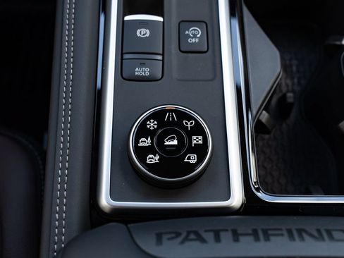 New 2026 Nissan Pathfinder Platinum w/ Accent Package AWD/4WD image 21