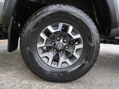 Used 2018 Toyota Tacoma TRD Off-Road AWD/4WD image 54