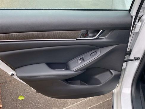 Used 2022 Honda Accord Touring image 10