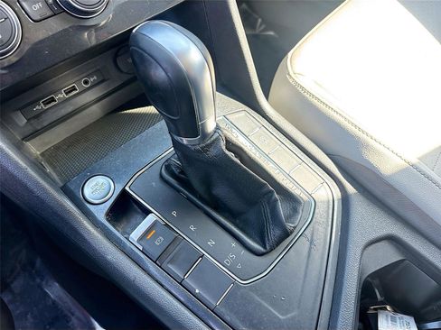 Used 2018 Volkswagen Tiguan SE image 17