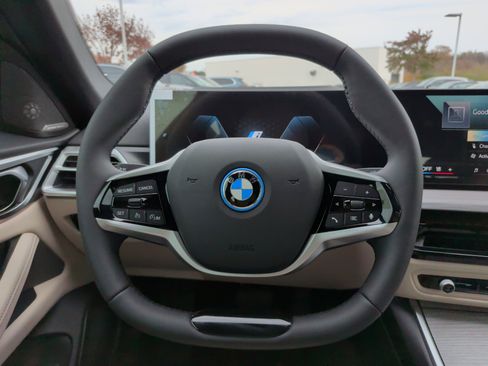 Used 2025 BMW i4 xDrive40i w/ Premium Package AWD/4WD image 19