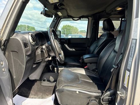 Used 2018 Jeep Wrangler Unlimited Rubicon w/ Connectivity Group AWD/4WD image 23