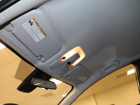 Used 2018 Toyota Prius Three image 72