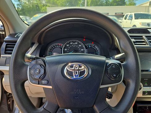 Used 2013 Toyota Camry LE FWD image 24