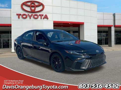 Certified 2025 Toyota Camry SE FWD image 1