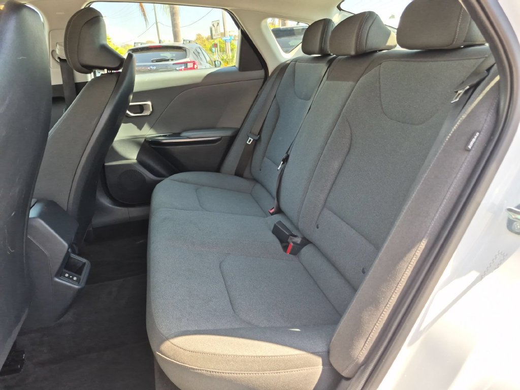 Used 2025 Kia K4 FWD image 28
