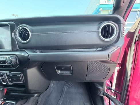 Used 2022 Jeep Wrangler Unlimited Sahara w/ Cold Weather Group AWD/4WD image 20