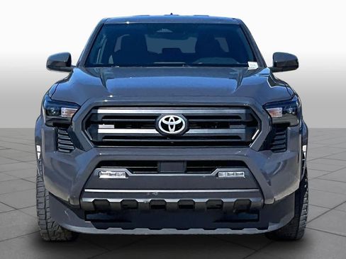 Used 2025 Toyota Tacoma SR5 AWD/4WD image 4