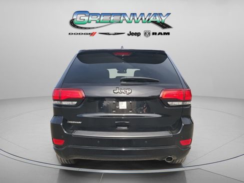 Used 2021 Jeep Grand Cherokee Laredo X image 2