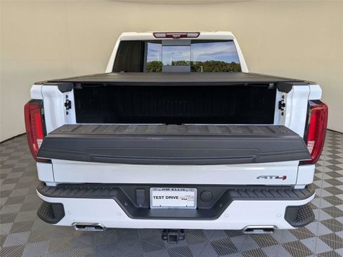 Used 2022 GMC Sierra 1500 AT4 w/ AT4 Premium Package AWD/4WD image 8