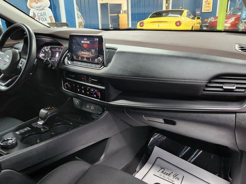 Used 2023 Nissan Rogue S image 14
