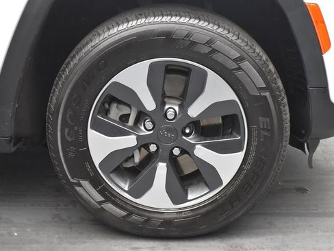 Used 2023 Jeep Grand Cherokee 4WD 4xe image 5