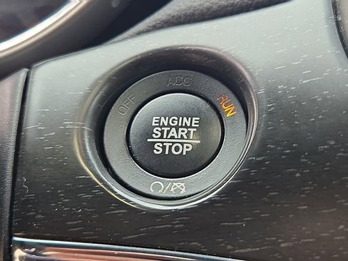 Used 2018 Jeep Grand Cherokee Limited image 24