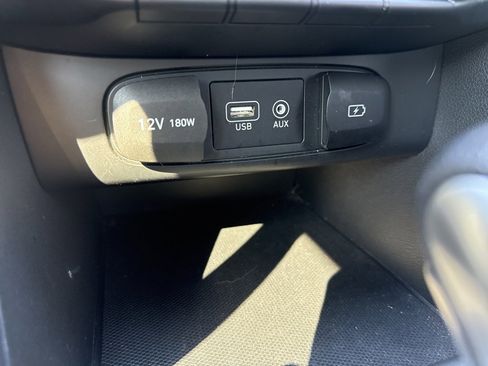 Used 2020 Hyundai Veloster 2.0 image 32