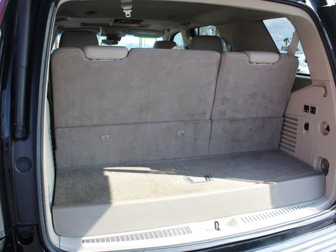 Used 2019 Cadillac Escalade Premium Luxury image 12