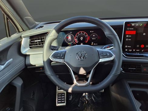 New 2026 Volkswagen Tiguan SE R-Line image 17