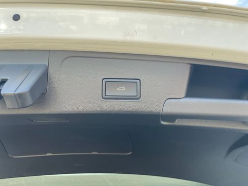 Used 2025 Volkswagen Atlas Cross Sport SE image 23