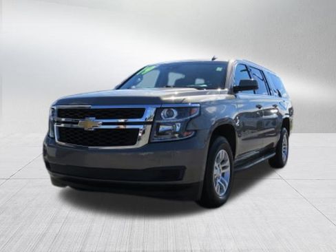 Used 2019 Chevrolet Suburban LT image 7
