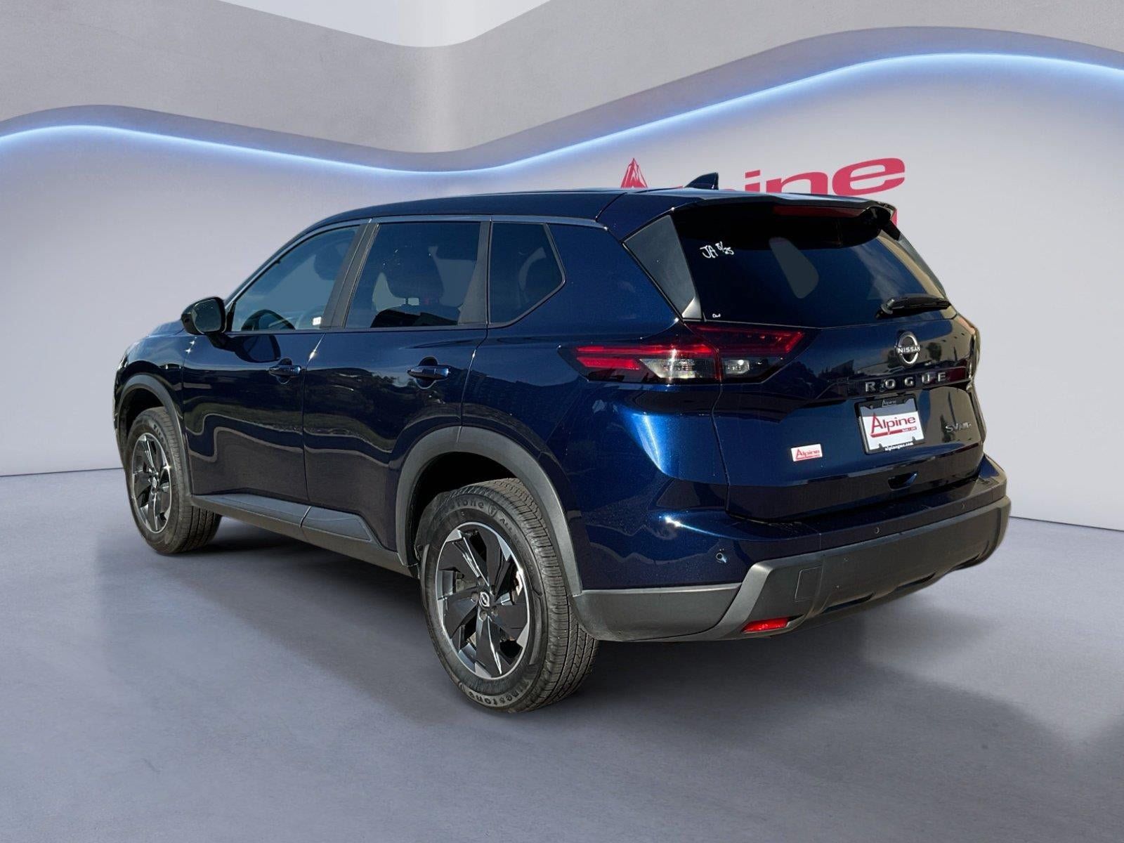 Used 2024 Nissan Rogue SV AWD/4WD image 3