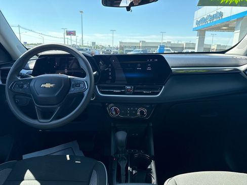 Used 2025 Chevrolet TrailBlazer LT FWD image 14