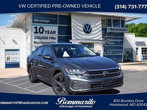 Certified 2024 Volkswagen Jetta SE w/ Panoramic Sunroof Package image 1