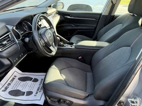 Used 2020 Toyota Camry LE image 10