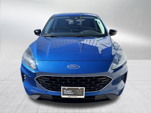 Used 2022 Ford Escape SE w/ SE Sport Appearance Package image 2