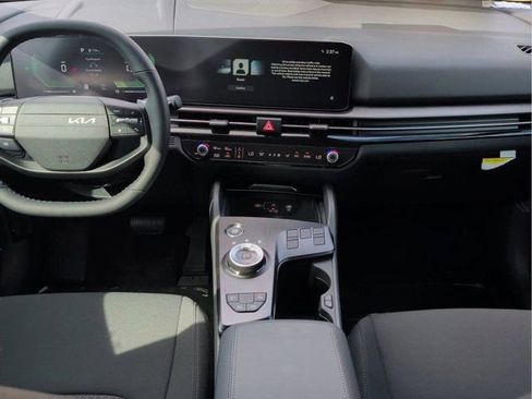 New 2026 Kia Sportage LX FWD image 17