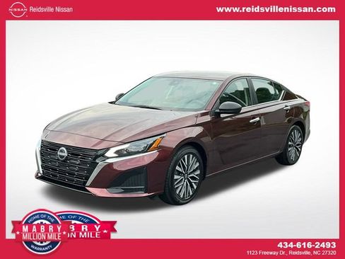 Used 2024 Nissan Altima 2.5 SV FWD image 1